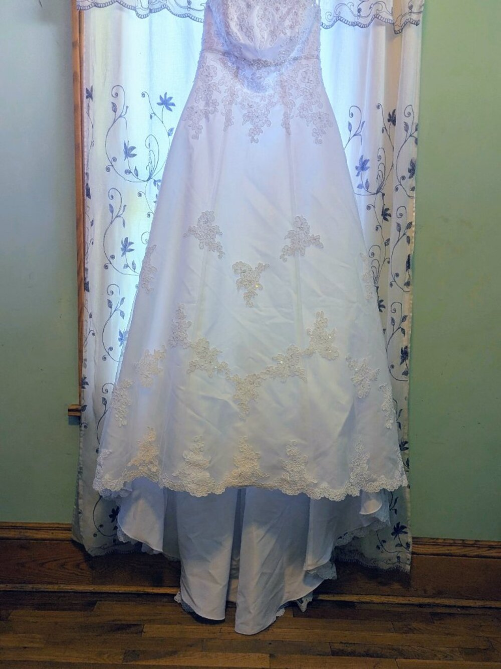 David's Bridal Strapless Beaded Lace Wedding Gown, Sz 8 Style T9752